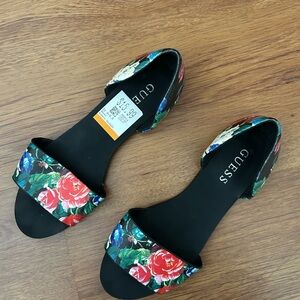 GUESS Black Floral Open-Toe Mules with Red Roses and Green Leaves